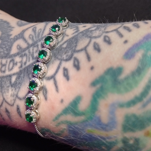 Stunning Silver and Green Bracelet - Picture 5 of 8